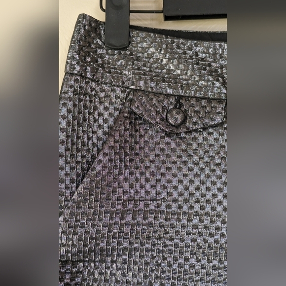 EXPRESS Silver Metallic Business Booty Shorts! Size 00 - Picture 2 of 9